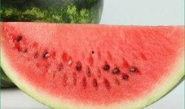 夜晚吃瓜发胖吗,真的会发胖吗？揭秘夜间饮食真相