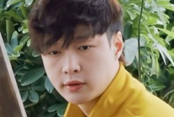 张艺兴吃瓜头像,揭秘明星私下趣味瞬间