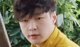 张艺兴吃瓜头像,揭秘明星私下趣味瞬间