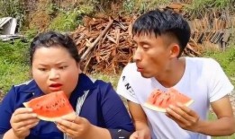 喂女朋友吃瓜,喂你一口甜蜜，共享浪漫时光