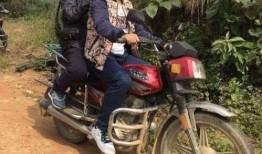 西安摩托出租吃瓜,街头吃瓜群众的移动视角