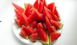 夜晚吃瓜发胖吗,真的会发胖吗？揭秘夜间饮食真相