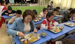 名师课堂吃瓜的小孩,吃瓜小孩的趣味成长记