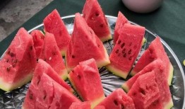 吃瓜比赛点头吃饭,点头吃饭的趣味瞬间