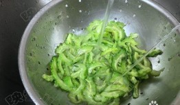 来姨妈吃凉瓜炒蛋,来姨妈吃凉瓜炒蛋，暖身又美味”