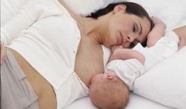 躺着吃瓜的小孩,瓜田里的童年时光